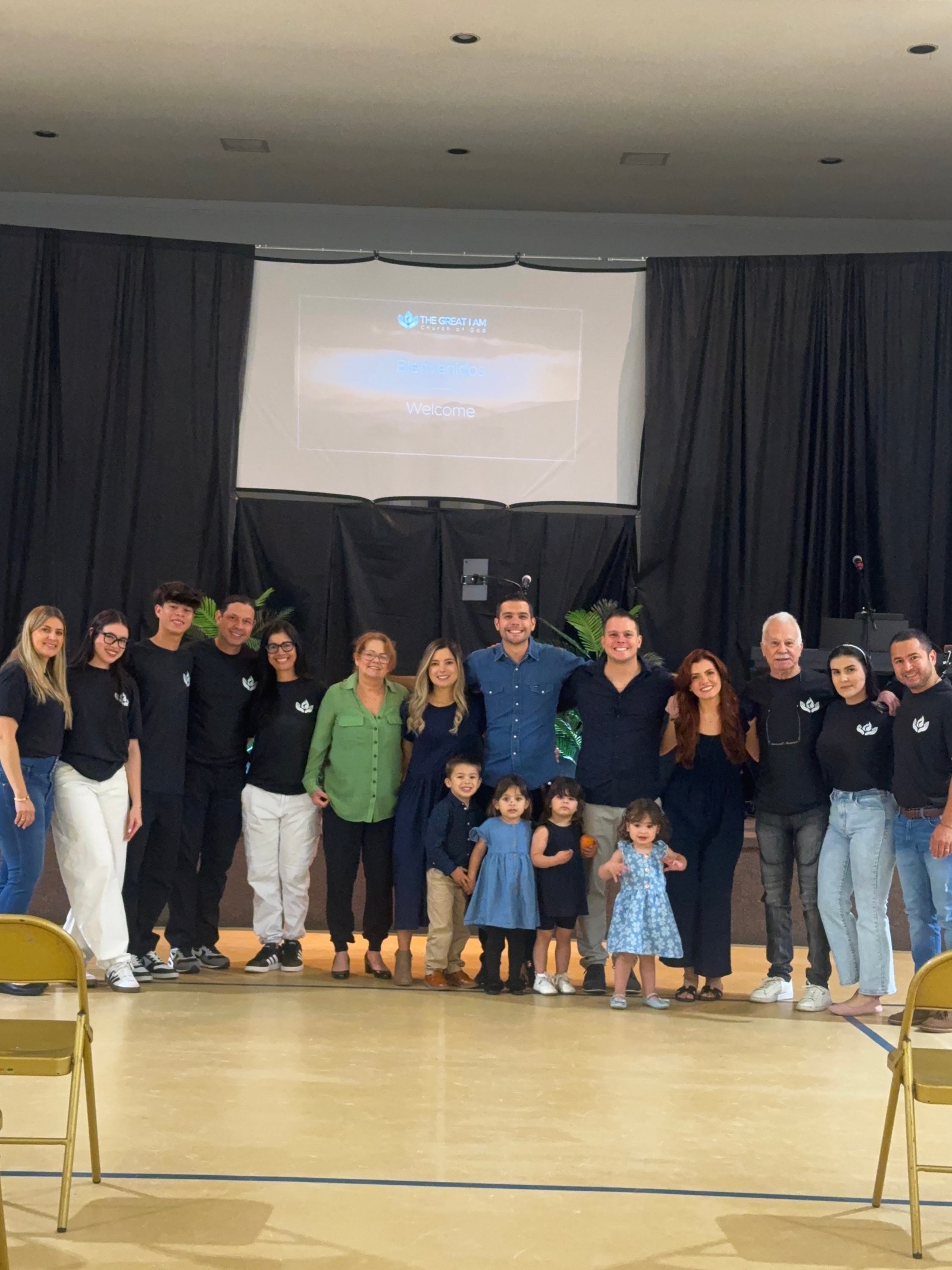 Equipo de El Gran Yo Soy en servicio de alabanza